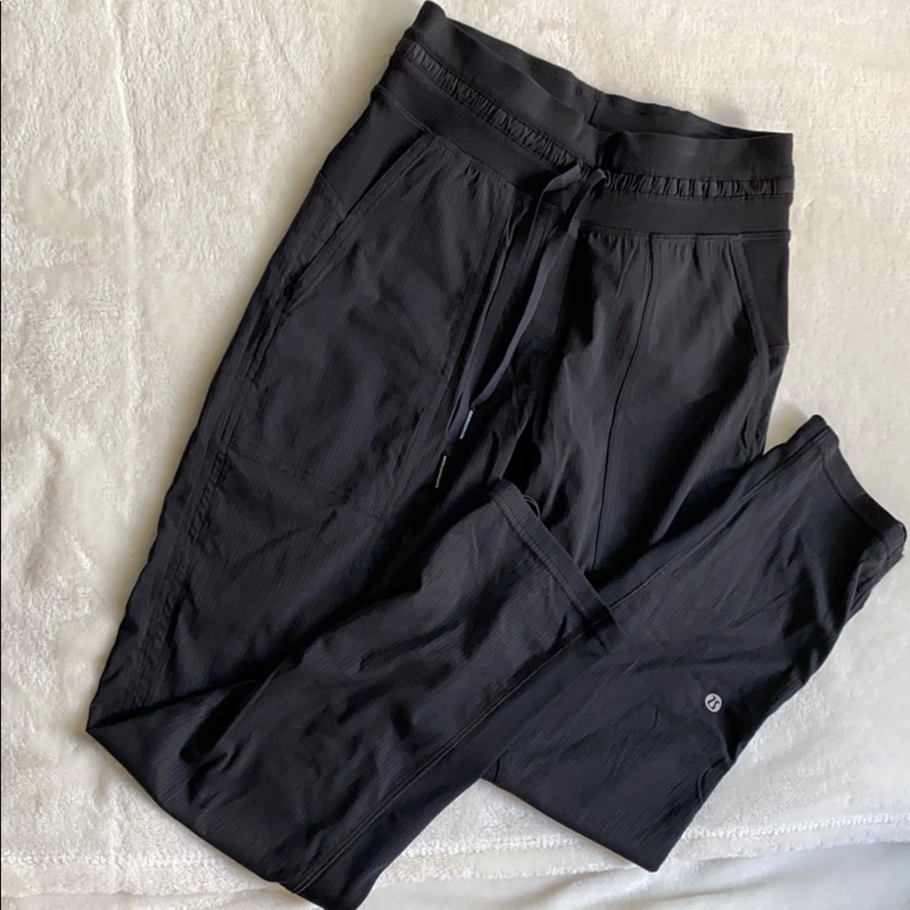 NWOT lululemon Dance Studio Crop size 2